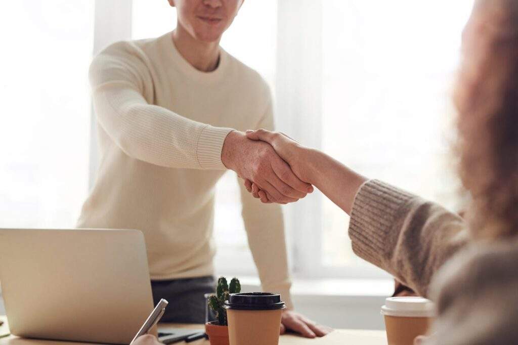 passos per a contractar un treballador.